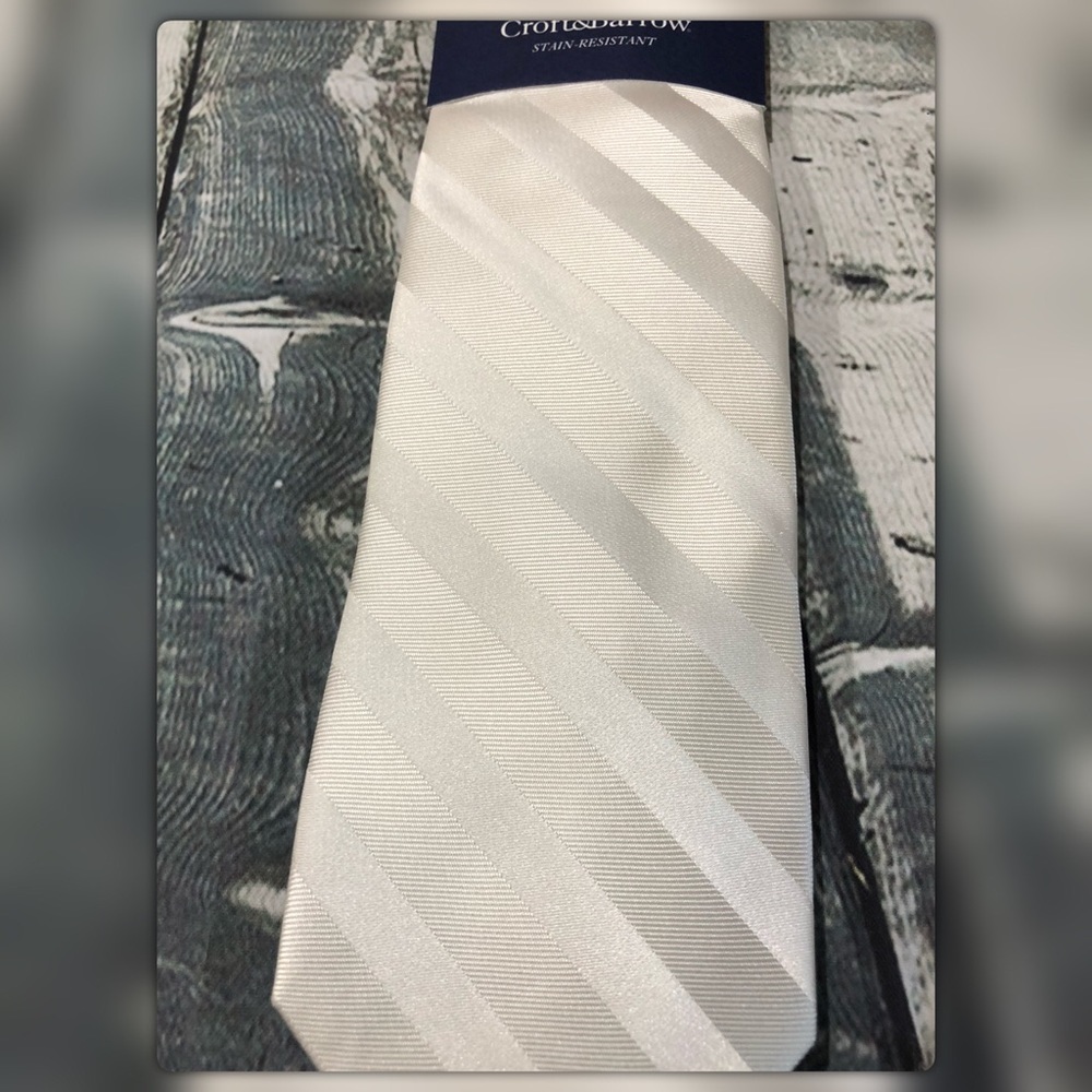 ๐ Menโs White Croft & Borrow Tie - Picture 5 of 6